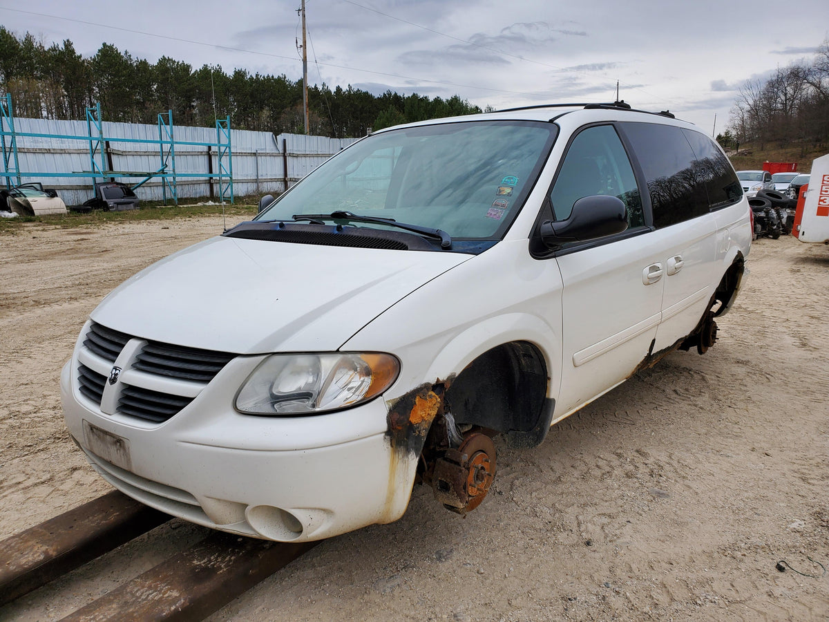 2005 Dodge Grand Caravan SXT Parts – Stock #220016