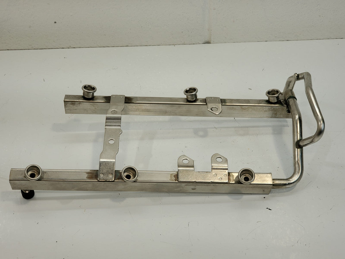 2006-2011 Chevy Impala Fuel Injection Rail OEM 12584908