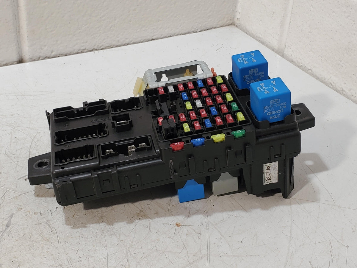 2001-2006 Hyundai Santa FE Fuse Box Relay Junction OEM