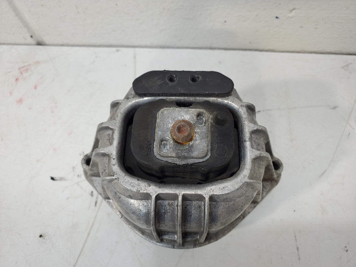 2007-2013 BMW 328i Front Left or Right Motor Mount Bracket Support 6760330 OEM