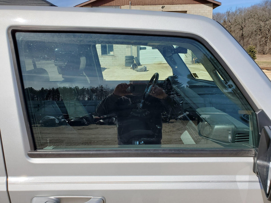 Front Right RH Door Glass/Window 06 2007 Jeep Commander