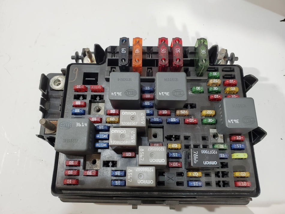 1999-2002 Chevy Silverado 2500 Fuse Box (under hood) (15328806B)