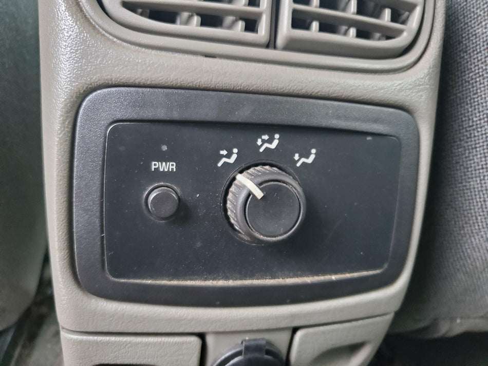 2002 03 04 05 06 07 08 09 Chevy Trailblazer 2nd Row Heater Control