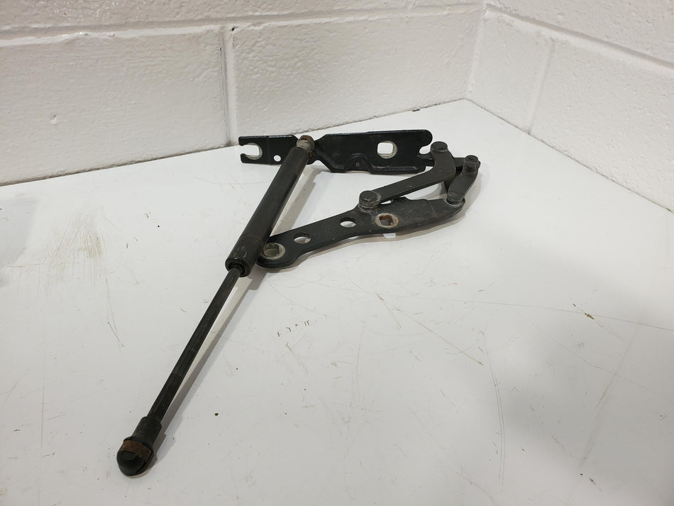RH Hood Hinge 2000 BMW 323