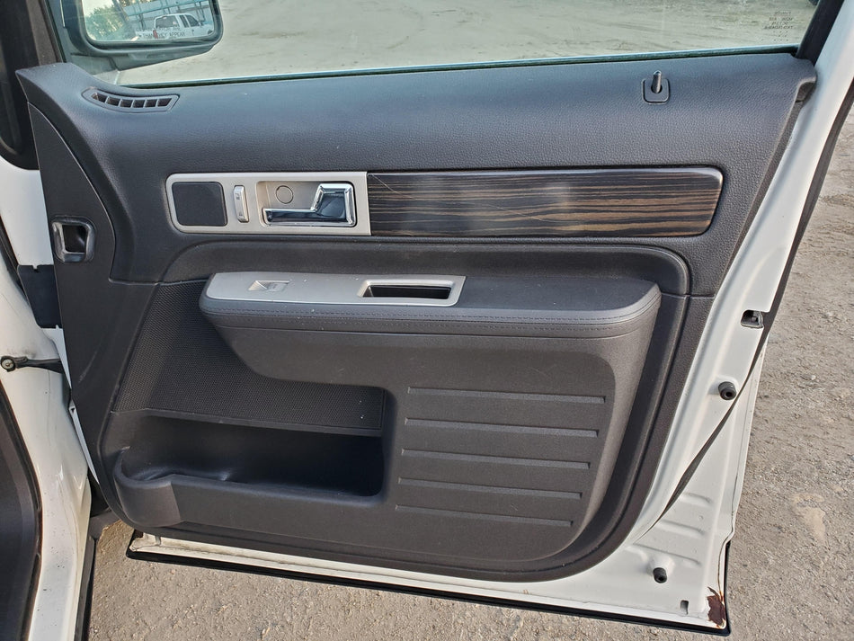 2007 Lincoln MKX Front RH Inner Door Panel (black)(w/o handle)(w/o switches