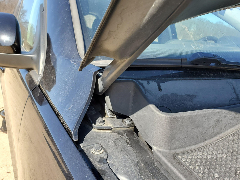 2009-2018 Volkswagen Tiguan RH Hood Hinge (deep black pearl 2T2T) OEM
