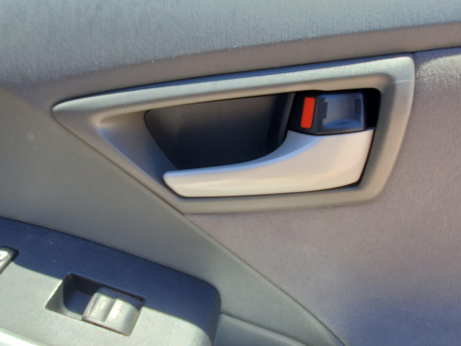 2010-2011 Toyota Prius Front RH Inside Door Handle (silver