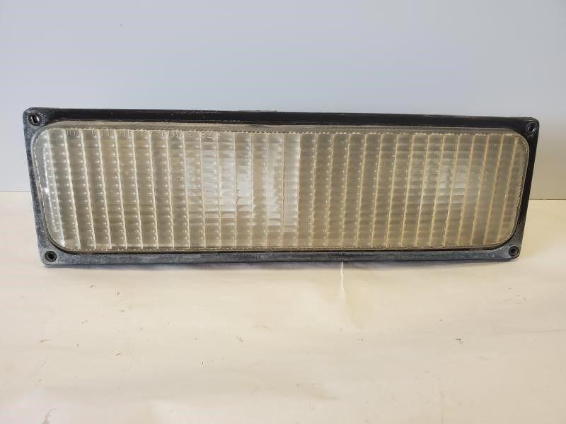 Front LH Driver Side Park/Turn Lamp 1988-1989 Chevy/GMC 1500 2500 3500