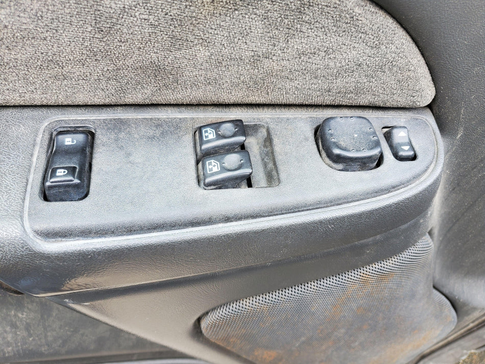 Front LH Master Window Switches (ext cab) 2003-2007 Chevy GMC Silverado Sierra