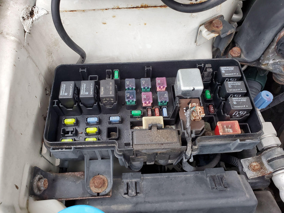 2004-2008 Honda Pilot Fuse Box (engine compartment)(EX-L leather OEM