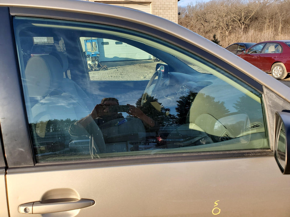 2004-2010 Toyota Sienna Front RH Door Glass/Window (glass only)(AS2 tint