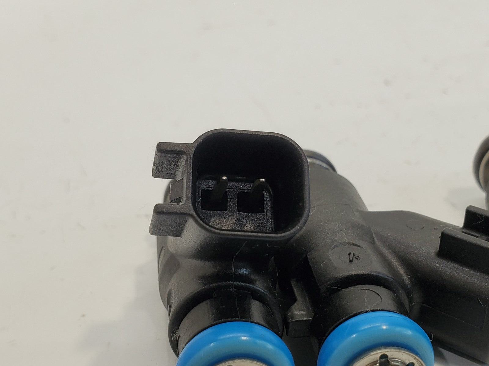 2006-2011 Chevy Impala 3.5L 3.9L Fuel Injectors OEM 12616862