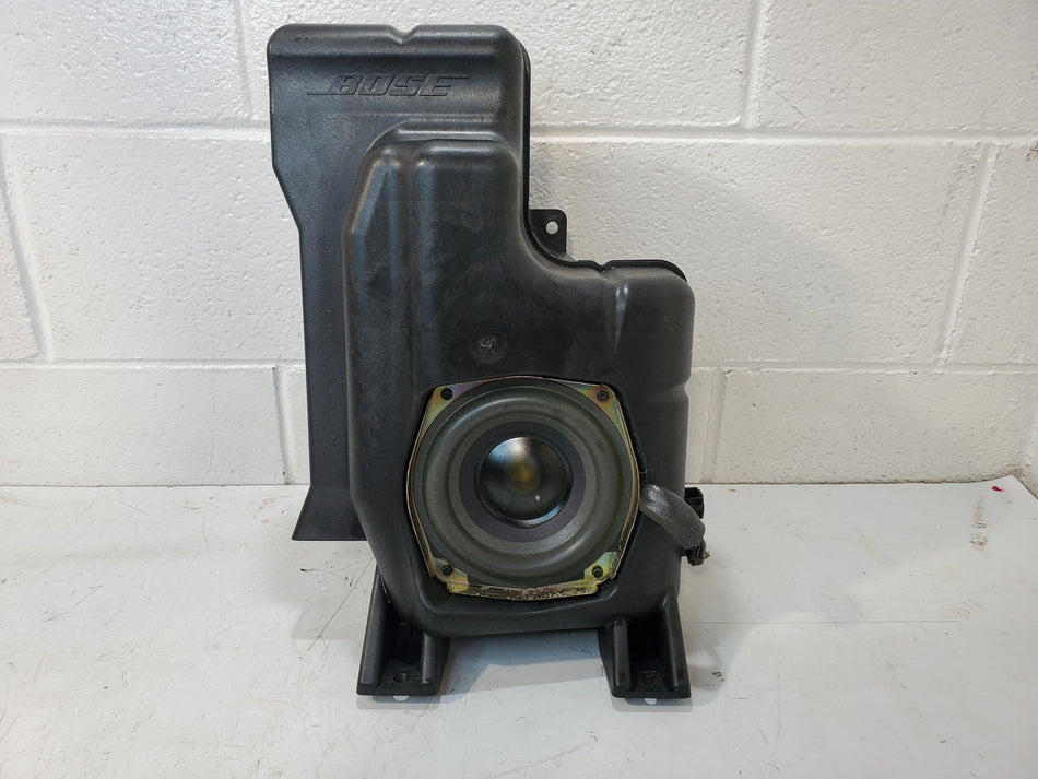 2004-2006 Cadillac SRX Speaker Subwoofer Assembly Used OEM 25718355