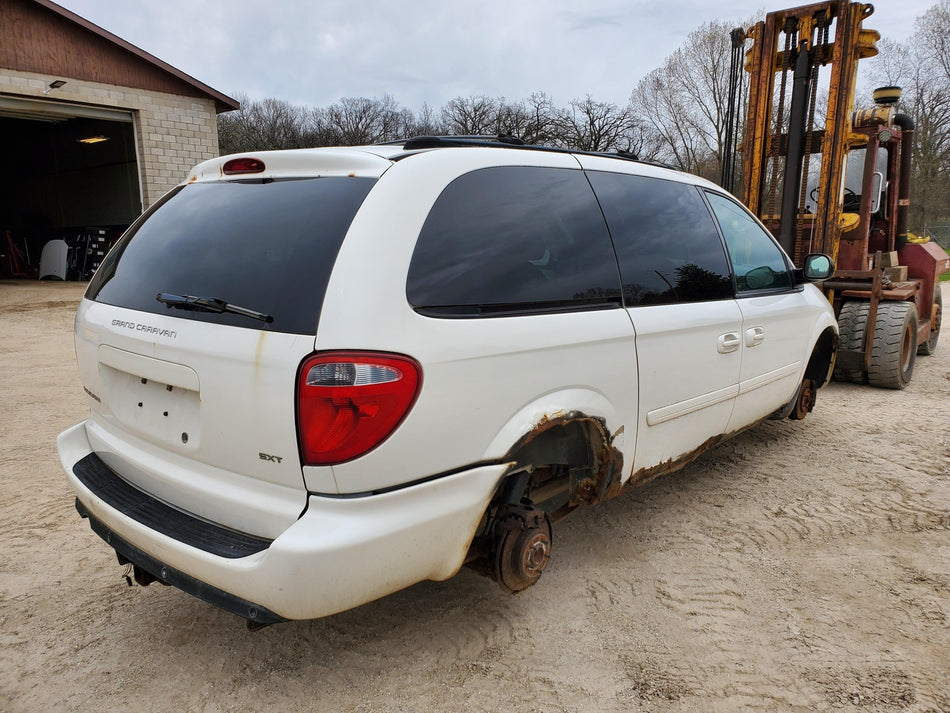 Right RH Tail Light Assembly 04 2005 06 07 Dodge Caravan