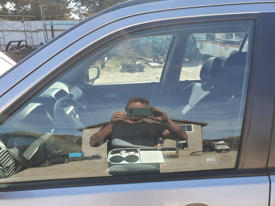 2002-2006 Honda CRV Front LH Door Glass/Window (AS2 solar tint OEM