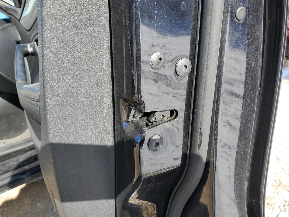 2009-2017 Volkswagen CC Front RH Passenger Latch Assembly