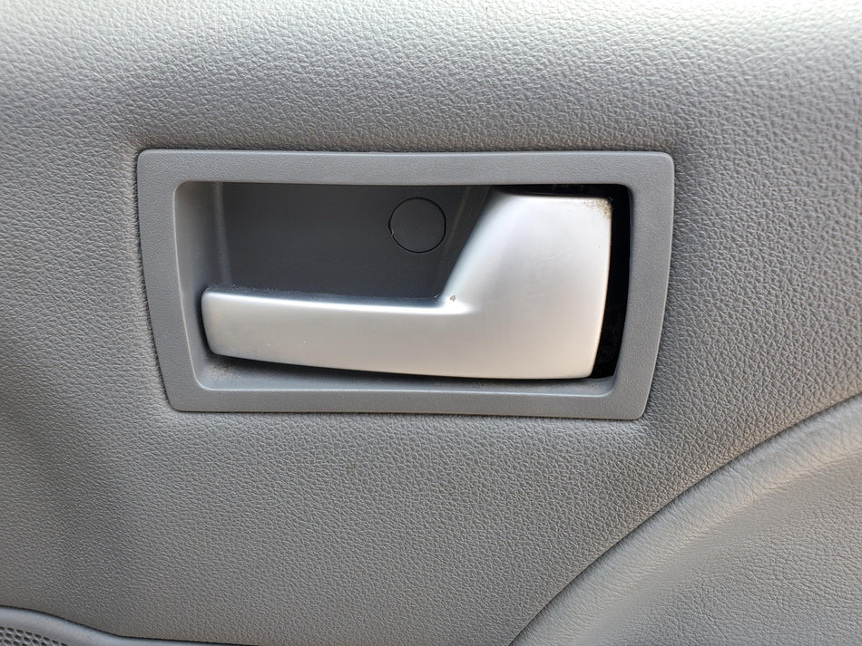 2005-2007 Ford Five Hundred Front RH Inside Door Handle (gray/silver OEM