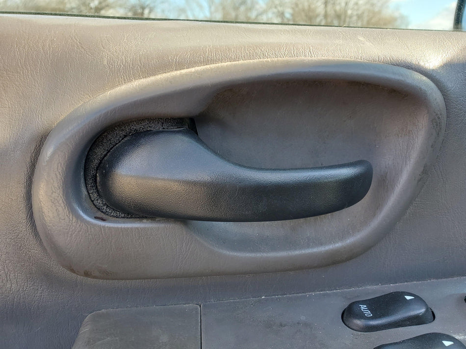 2001 FORD PICKUP F150 Front LH Inside Door Handle (black OEM
