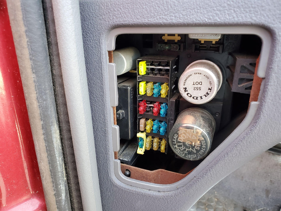 1997 Dodge Ram 1500 Cabin Fuse Box (5.2L)(AT)(4x4)(AC OEM