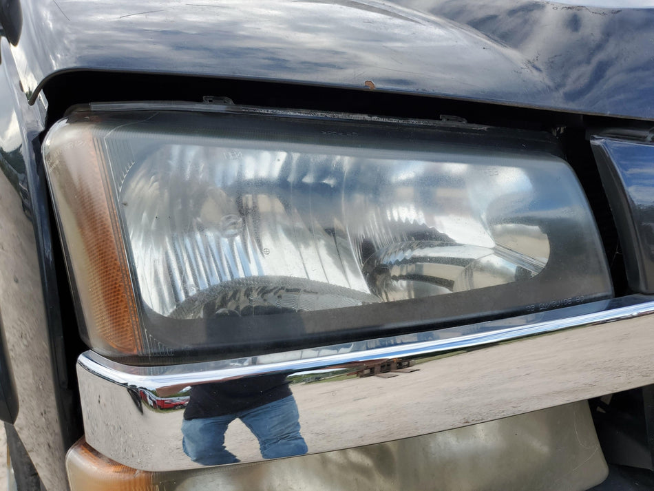 RH Headlight Assembly 2003-2004 Chevy 1500 2500 3500 Silverado
