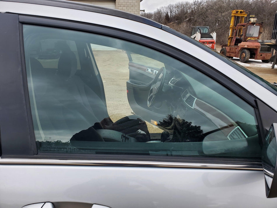 2004-2008 CHRYSLER PACIFICA Front RH Door Glass/window (pass side)(AS2 tint OEM