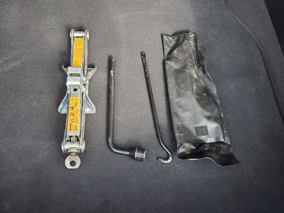 2007-2011 Nissan Versa Jack Assembly with Tools OEM