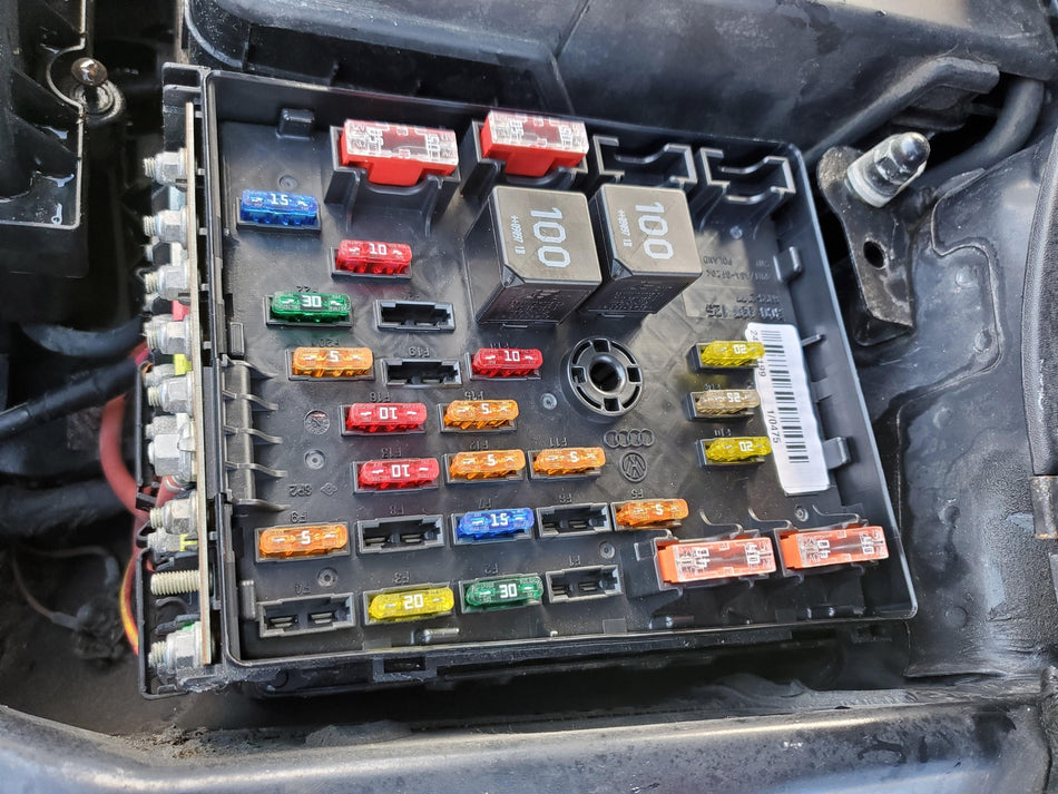 2009-2012 Volkswagen CC Fuse Box (LH engine compartment)(2.0L
