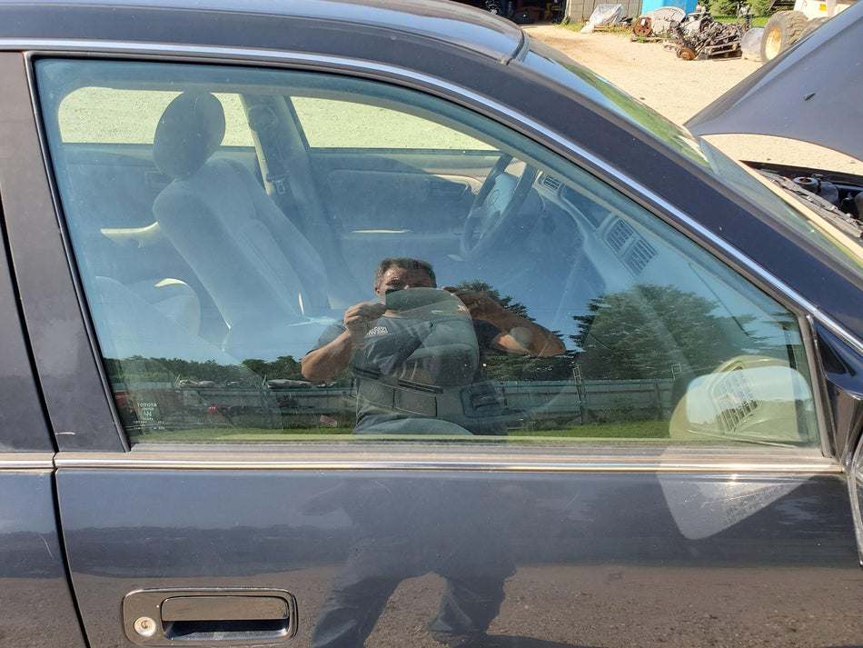 1997-2001 Toyota Camry Front RH Door Glass/Window (AS2)(ultraviolet) From 4/97