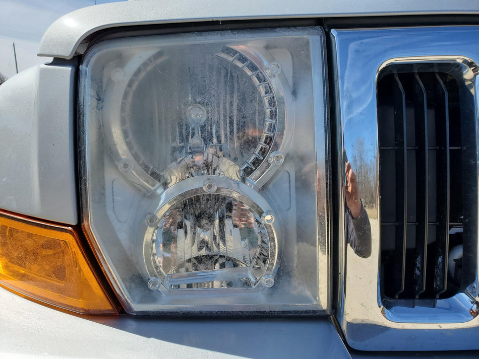 Right RH Headlight Assembly (cloudy/stresscracks) 06 2007 08 09 10 JeepCommander