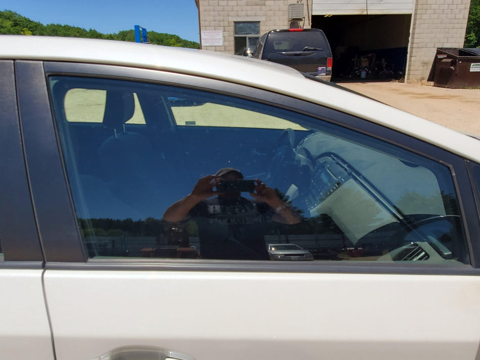 2010-2011  TOYOTA PRIUS Front Right RH Door Glass/Window OEM