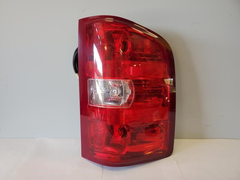 RH Tail Light Assembly Chevy SILVERADO 1500 07 08 09 10 11 12 13 OEM