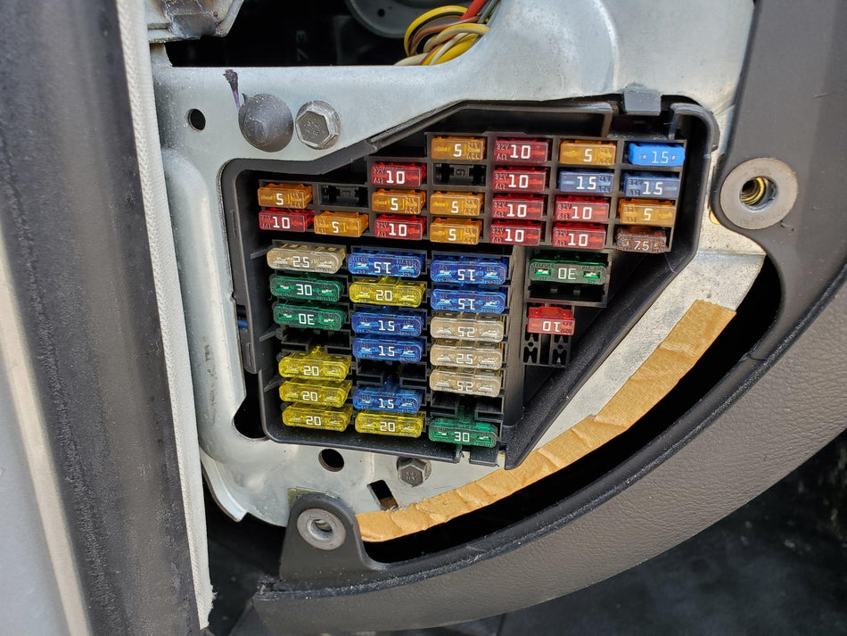 2004 Volkswagen Passat W8 Cabin Fuse Box