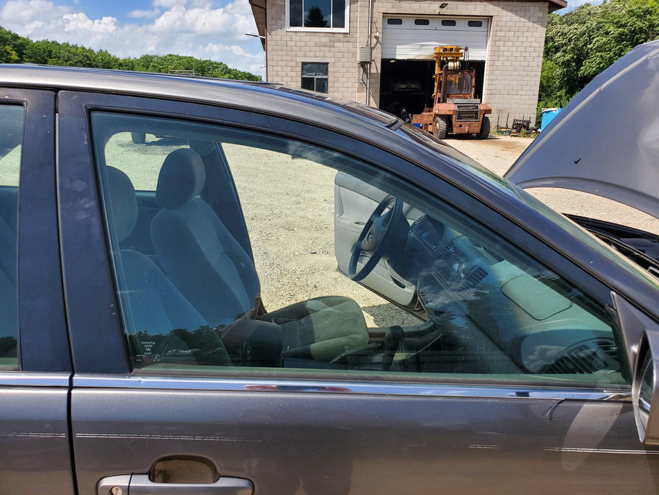 2002-2006 Toyota Camry Front RH Door Glass/Window (ultraviolet)(AS2 tint)