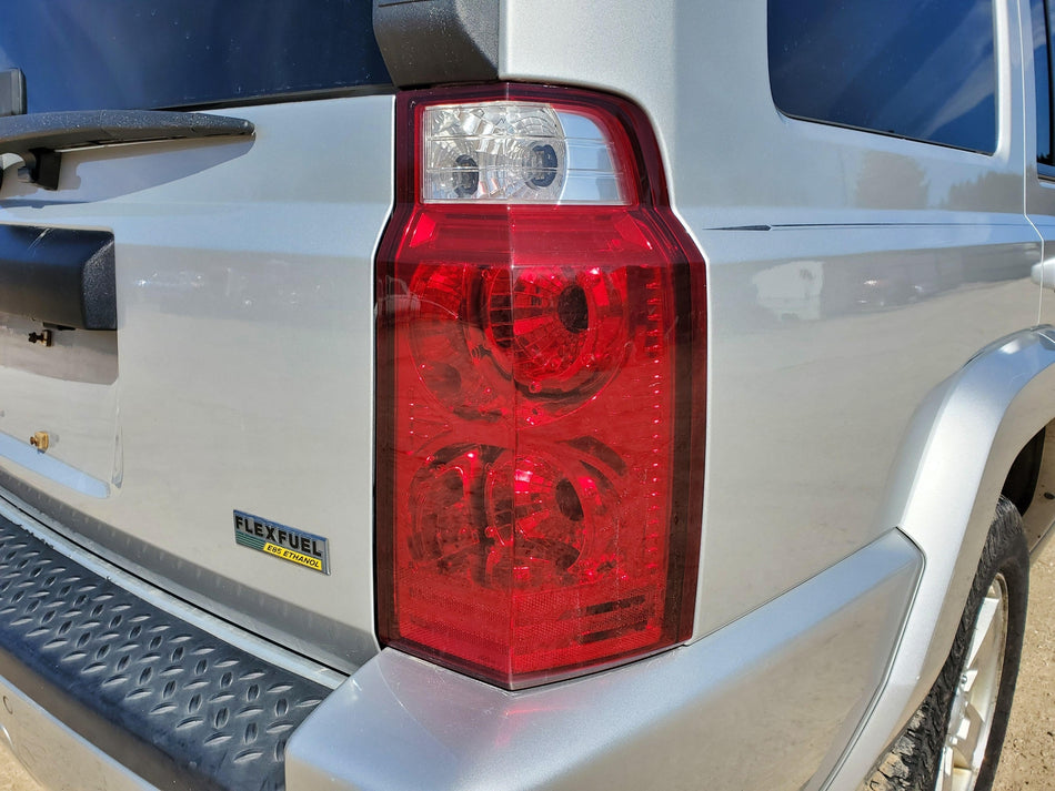 2007 08 09 10 Jeep Commander Right RH Tail Light Assembly 06