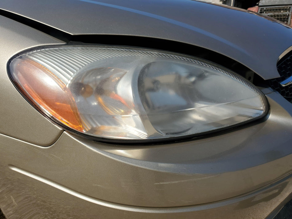 Front RH Headlight Assembly 2000-2007 Ford Taurus