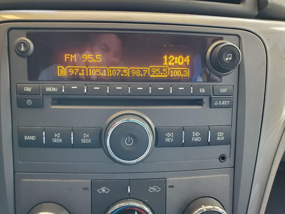 Radio (AM-FM-CD-MP3)(opt US8) 2007-2008 Saturn Aura