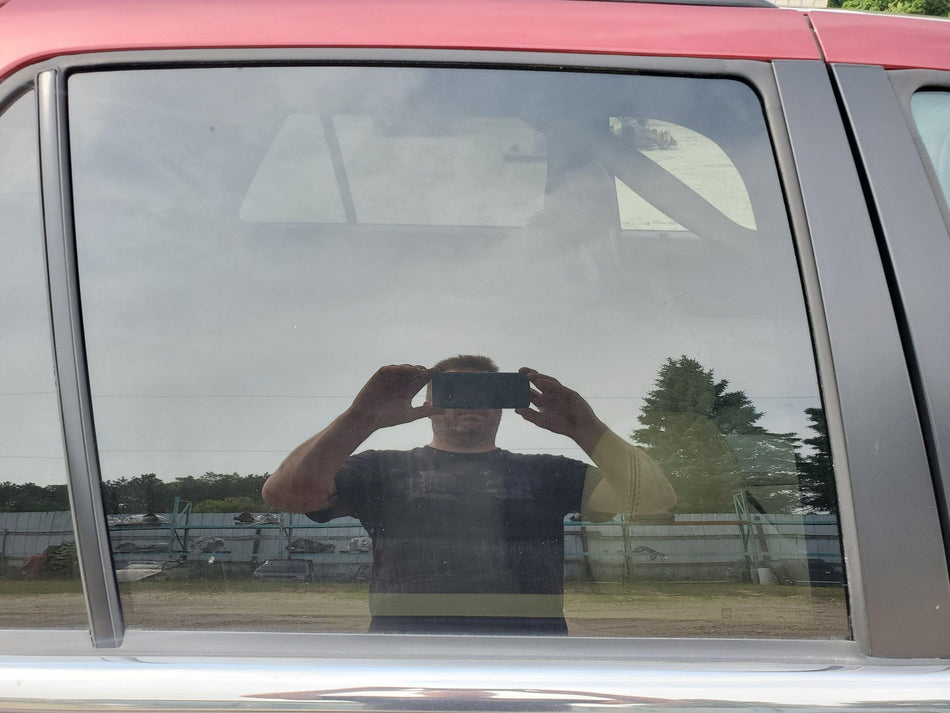 2004-2009 Cadillac SRX Rear RH Door Glass/Window (with o light tint) (from