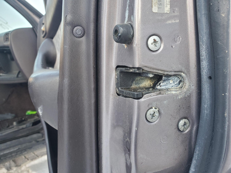 1992 Toyota Camry Door Latch Front RH Right (Passenger Side