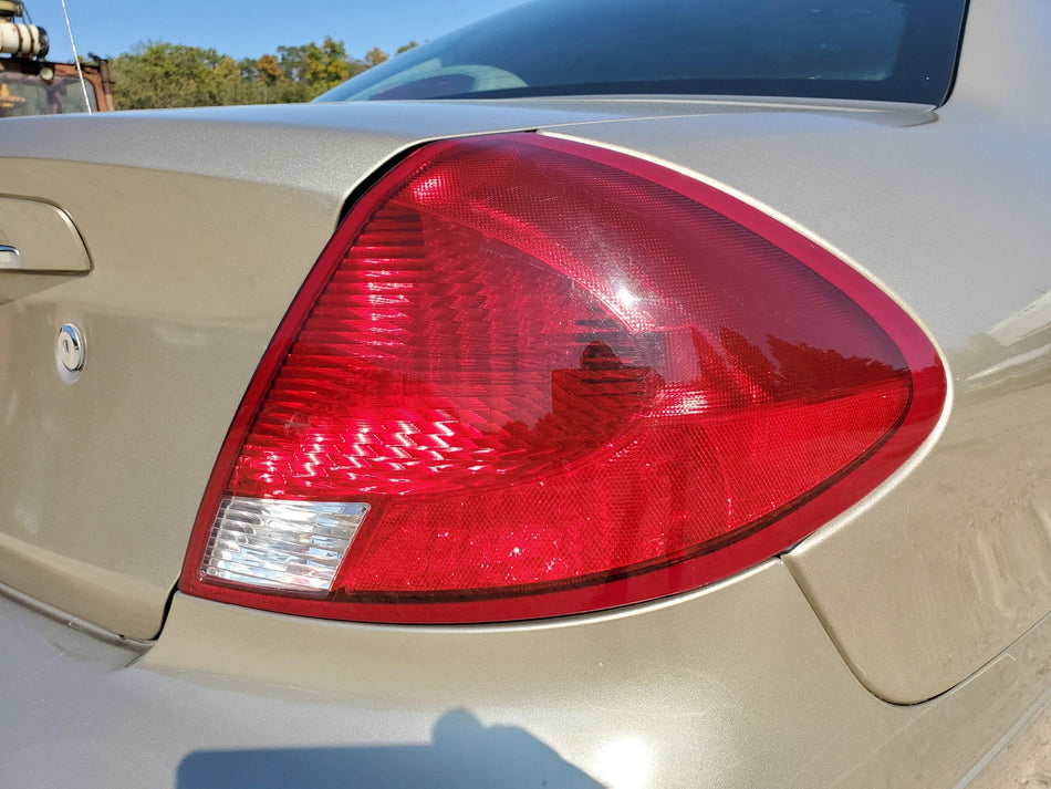 2000-2003 Ford Taurus Rear RH Taillight Assembly (Sdn)(1/4 panel mounted OEM