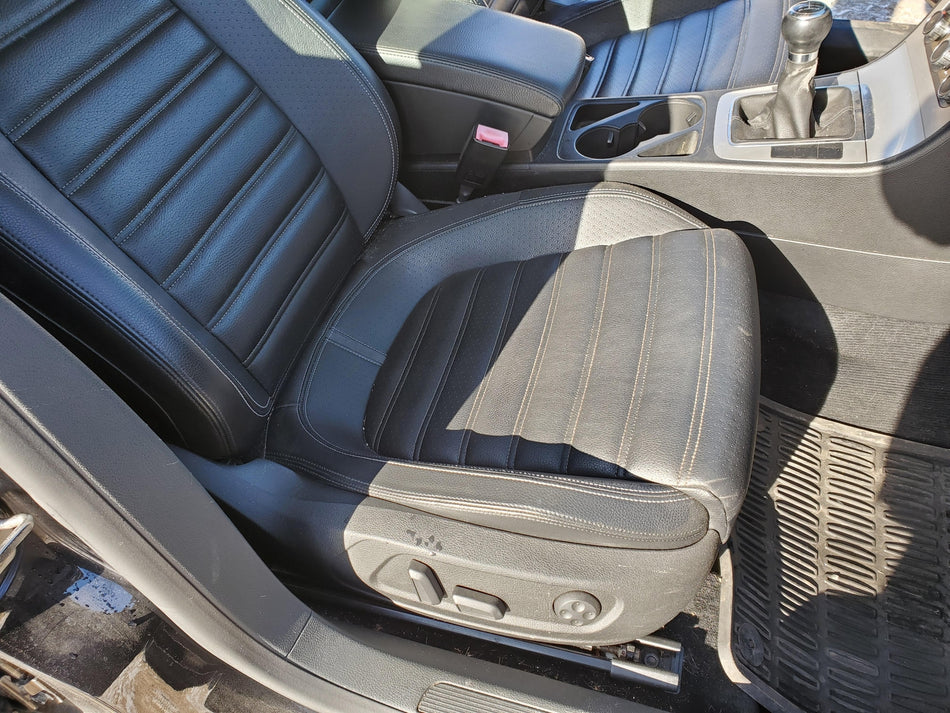 2009-2017 Volkswagen CC Front RH Passenger Seat (black)(bucket)(leatherette