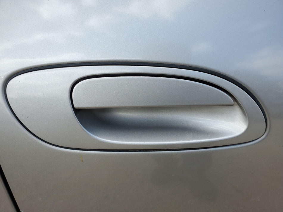 2000-2003 Nissan Maxima Front RH Outside Door Handle Assembly (KT3 silver)