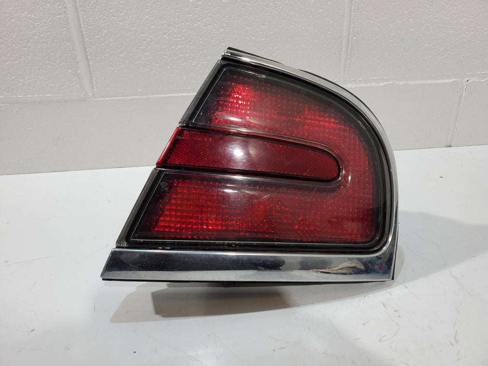 1998-2004 Buick Park Avenue RH Tail Light Assembly (quarter panel mounted OEM