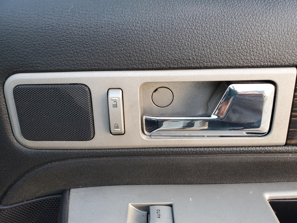 2007-2014 Lincoln MKX Front RH Inside Door Handle (chrome)(passenger side OEM