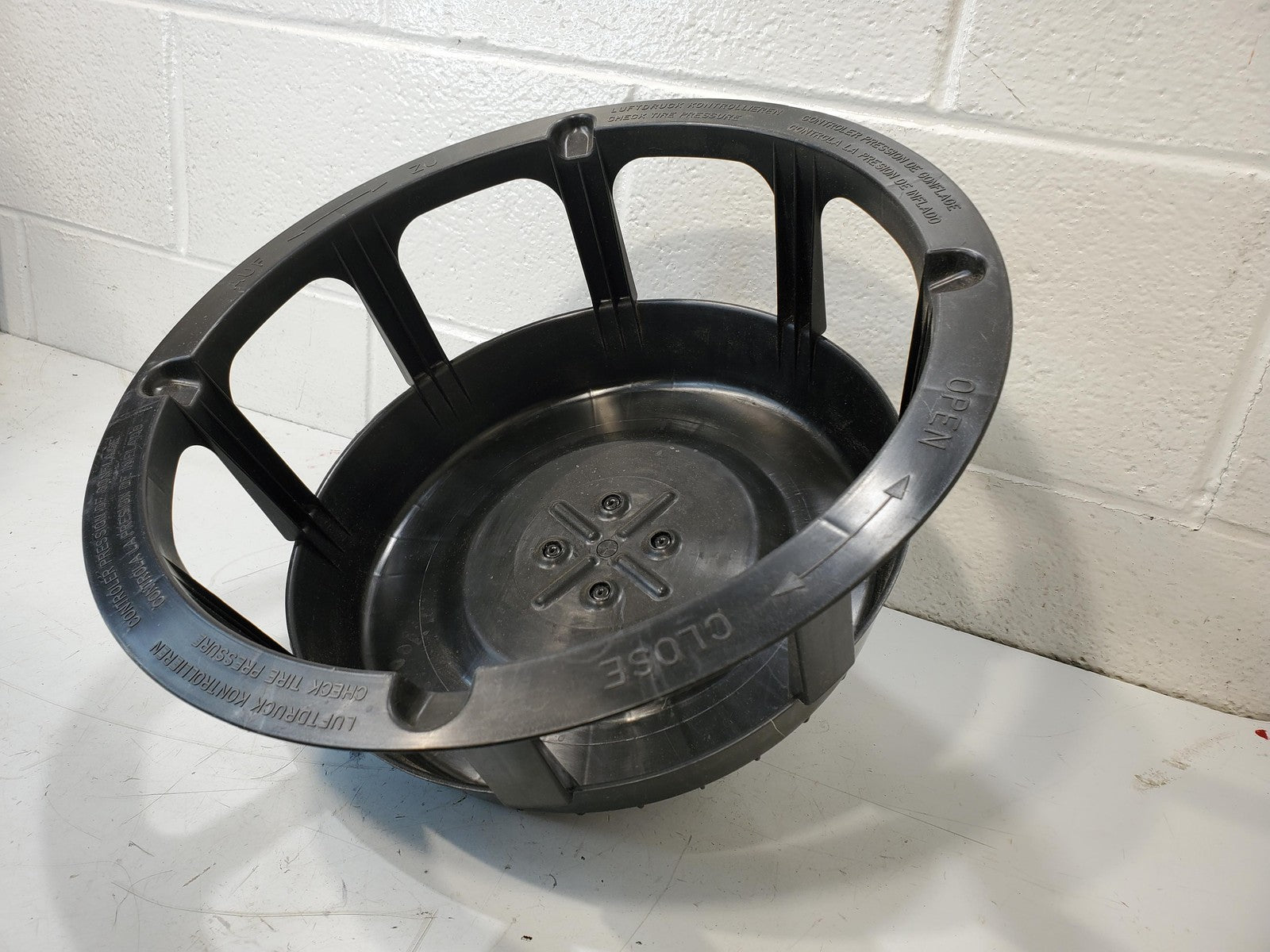 1996-1999 Mercedes Benz E300 E420 Rear Trunk Spare Tire Shell Holder 2108900207