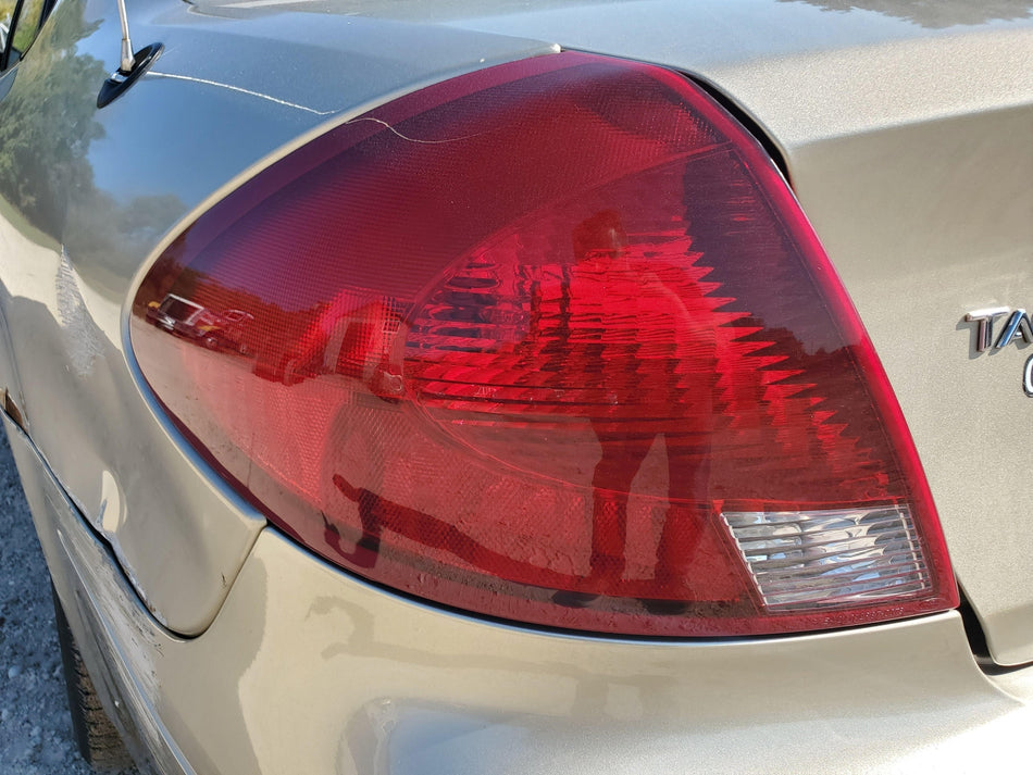 2000-2003 Ford Taurus Rear LH Taillight Assembly (Sdn)(1/4 panel mounted OEM