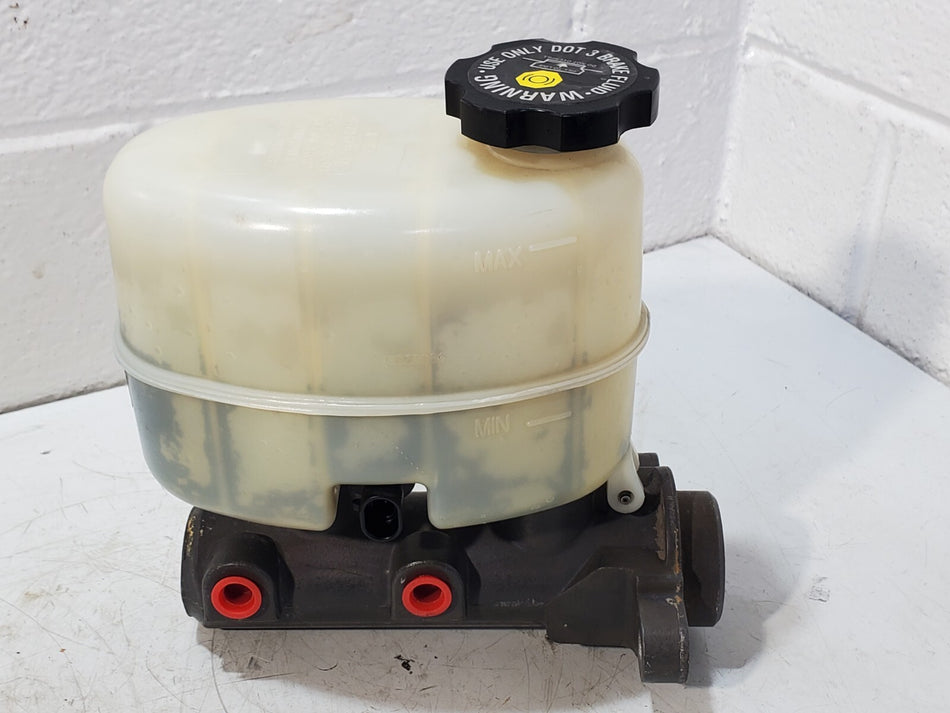 Master Cylinder 1999-2002 Chevy/GMC 1500 2500 3500 Silverado/Sierra