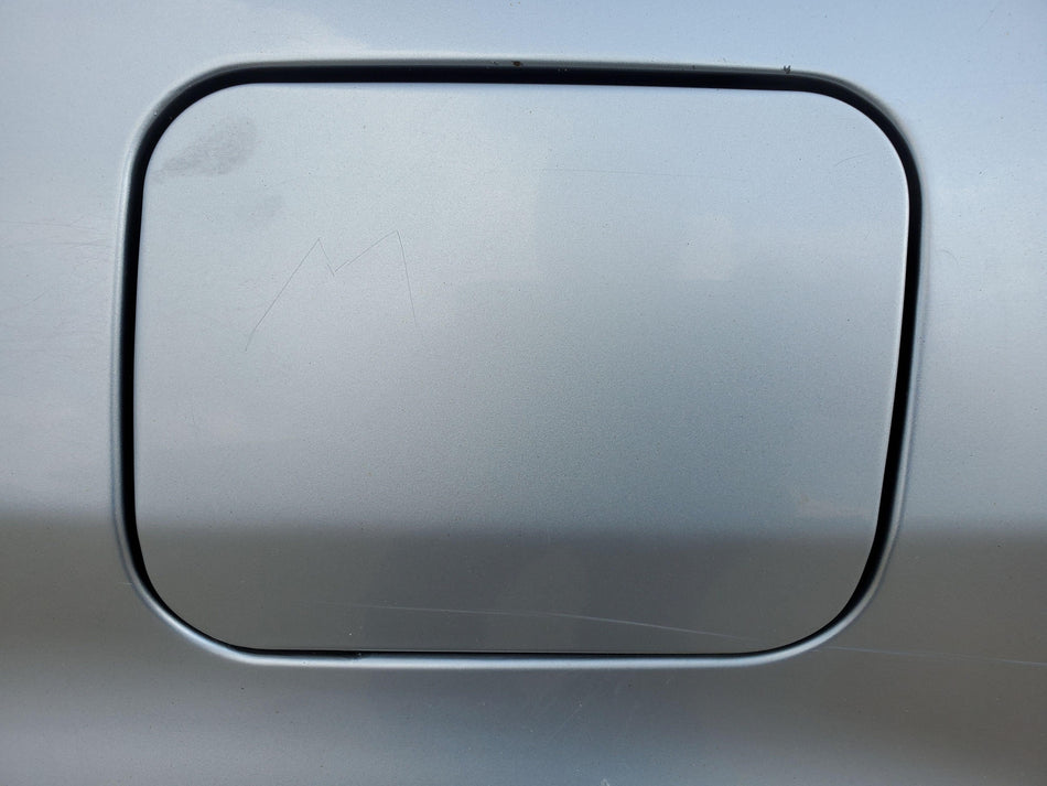 2006-2008 Dodge Magnum Fuel Tank Filler Door Lid (silver)