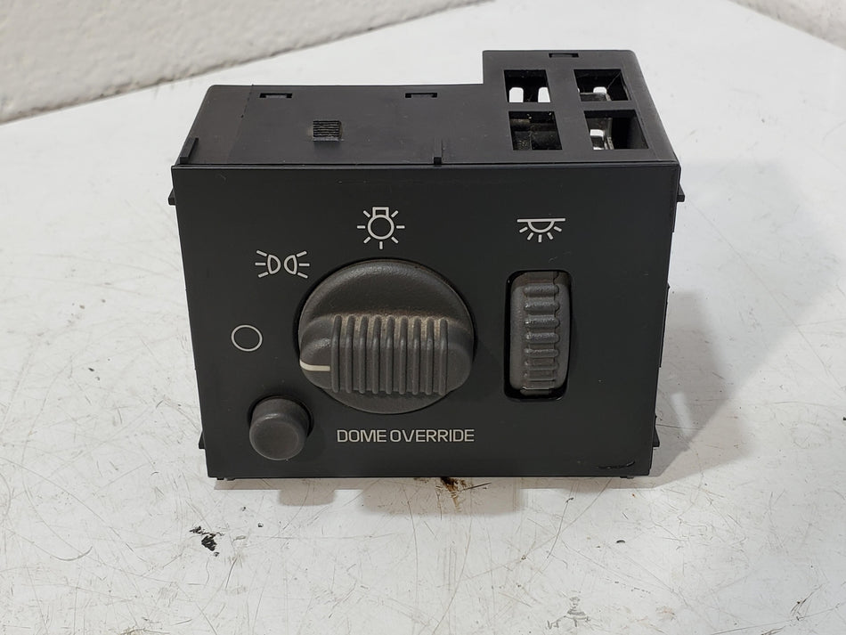 Headlight Switch 1999-2002 Chevy Silverado Avalanche Suburban & GMC Sierra Yukon
