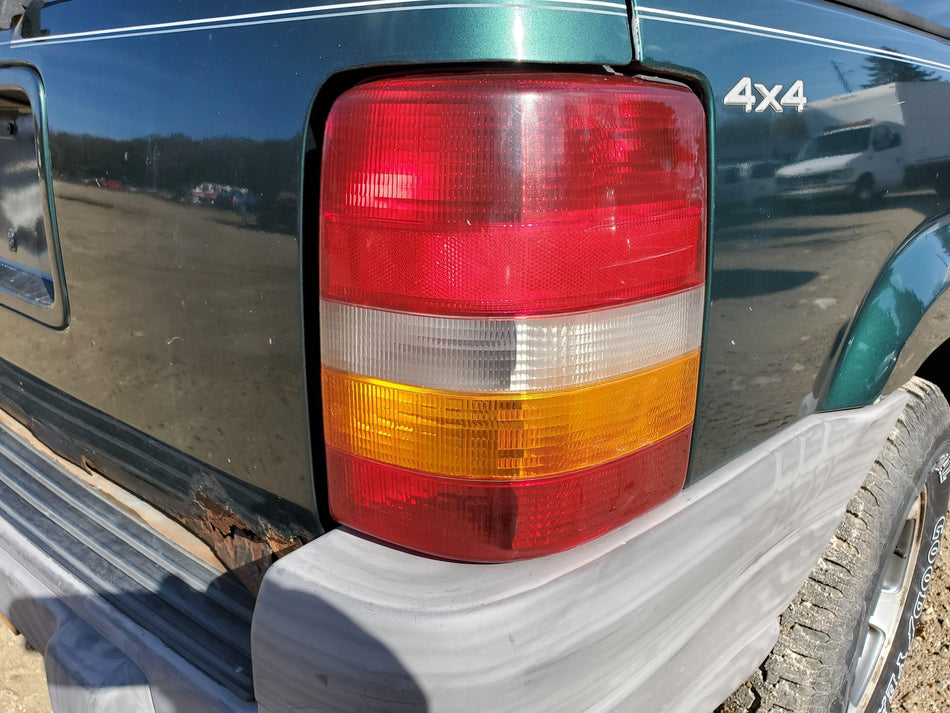 1993-1998 Jeep Grand Cherokee Rear RH Taillight Assembly