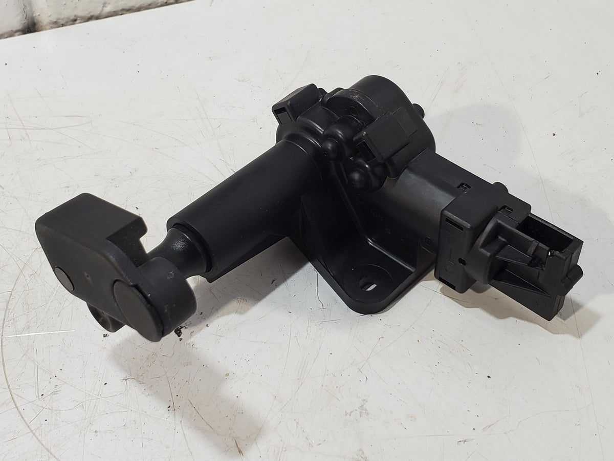 2001-2018 Dodge Grand Caravan Rear LH 1/4 Glass Motor (driver side)(04717607AC